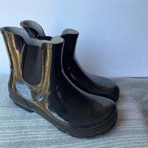 Crock Rain Boots - size 9